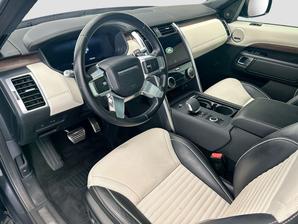 Thumbnail: 2022 Land Rover Discovery - 9