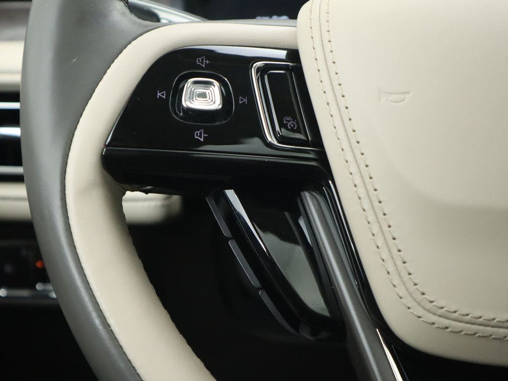 Thumbnail: 2023 Lincoln Aviator - 11