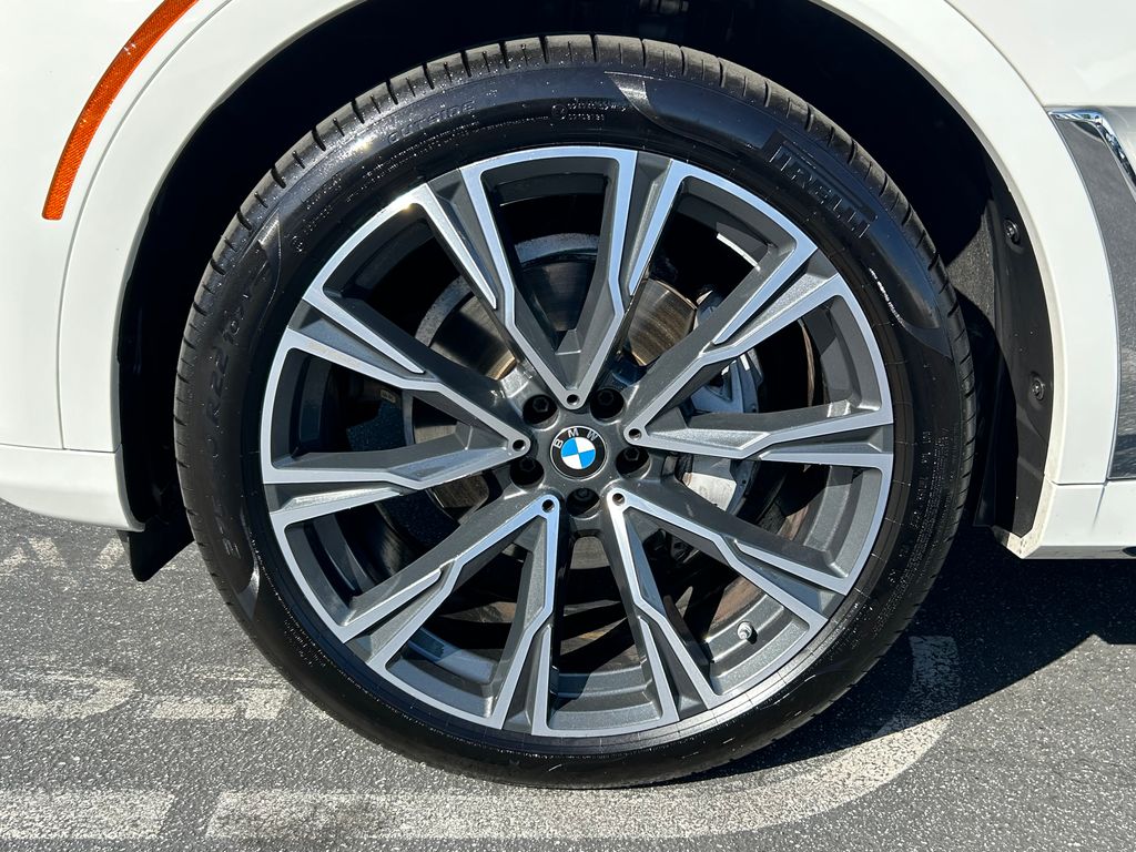 2022 BMW X7 xDrive40i 9