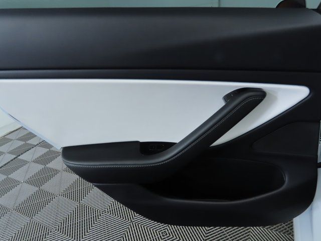 Thumbnail: 2019 Tesla Model 3 - 27