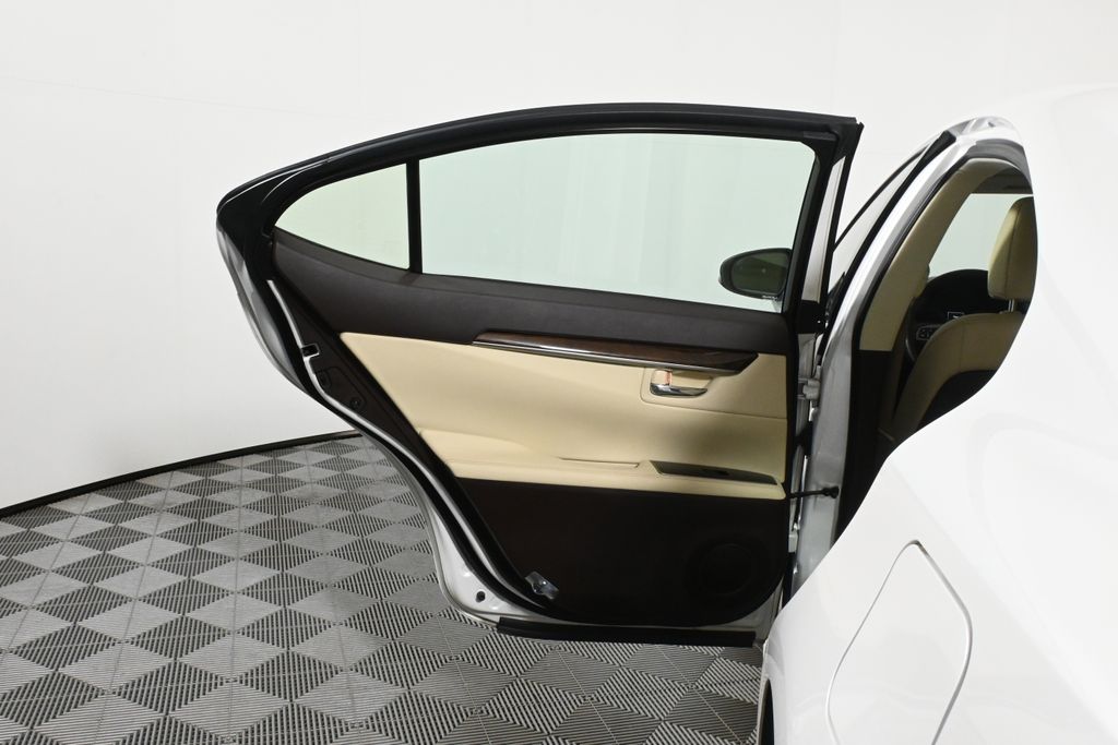 Thumbnail: 2018 Lexus ES - 32