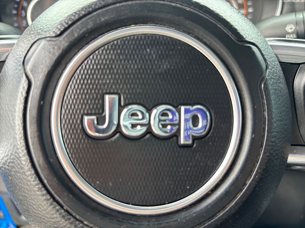 Used Car 2022 Jeep Gladiator  Overland For Sale Under $30,000 In Austin, Texas