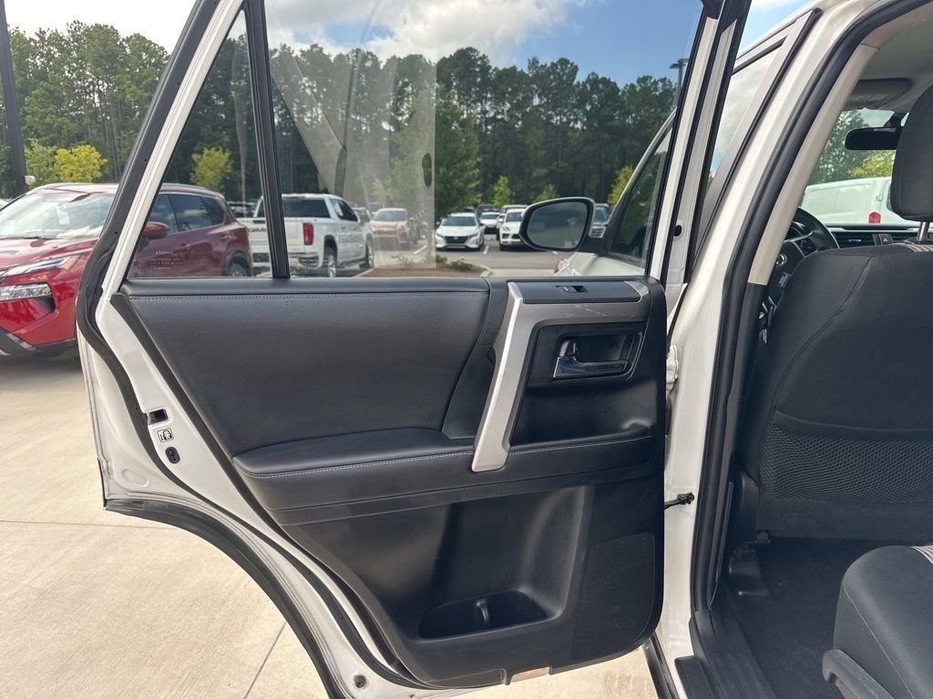 2016 Super White Toyota 4Runner SR5 RWD SUV