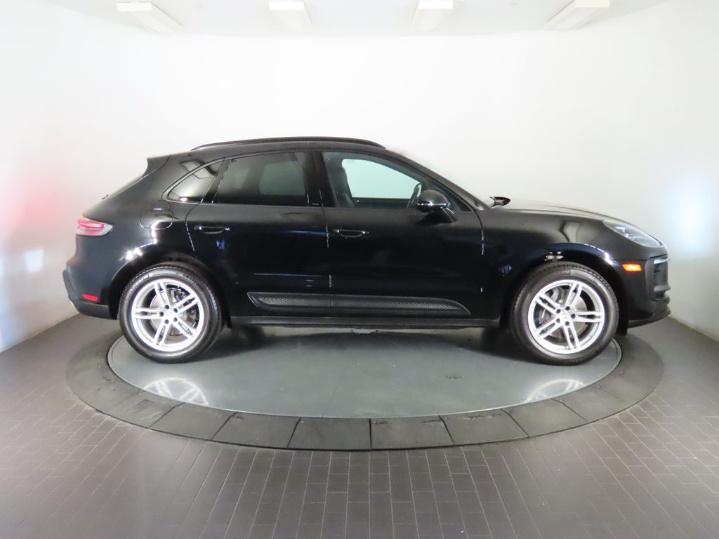 Thumbnail: 2026 Porsche Macan - 8