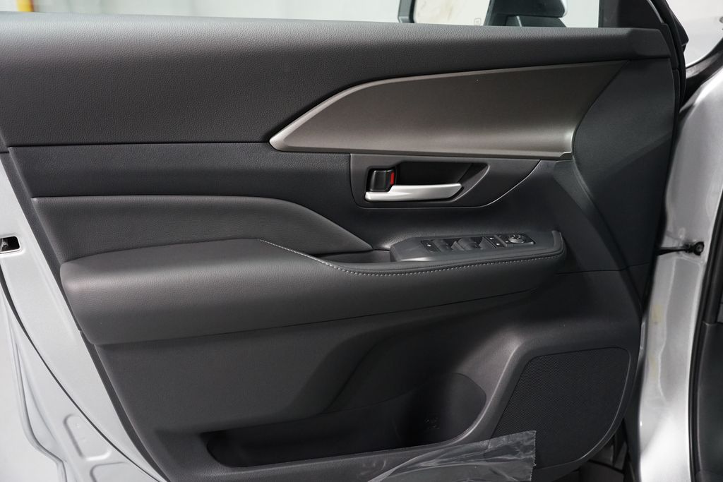 Thumbnail: 2026 Toyota Grand Highlander - 30