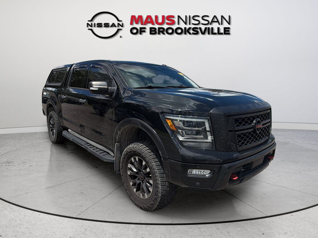 2021 Nissan Titan Negro (Super Black) Camioneta Todo terreno 9 velocidades Automática