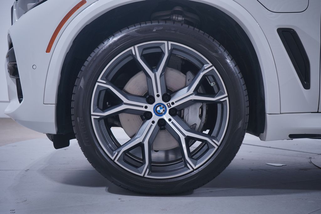 Thumbnail: 2023 BMW X5 - 2