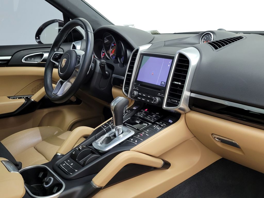 Thumbnail: 2017 Porsche Cayenne - 13