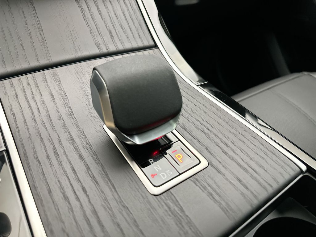 Thumbnail: 2026 Land Rover Range Rover Velar - 11