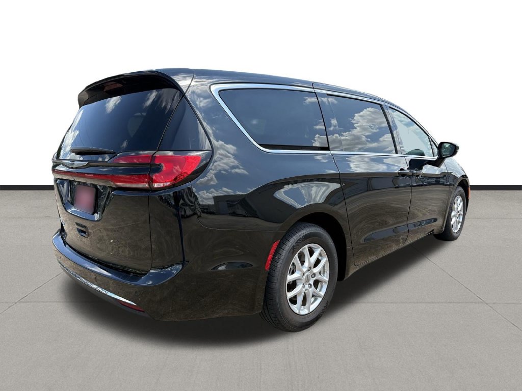 2024 Chrysler Pacifica Touring L - 4