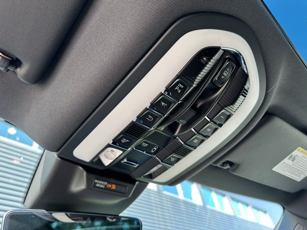 Thumbnail: 2026 Porsche Macan - 32