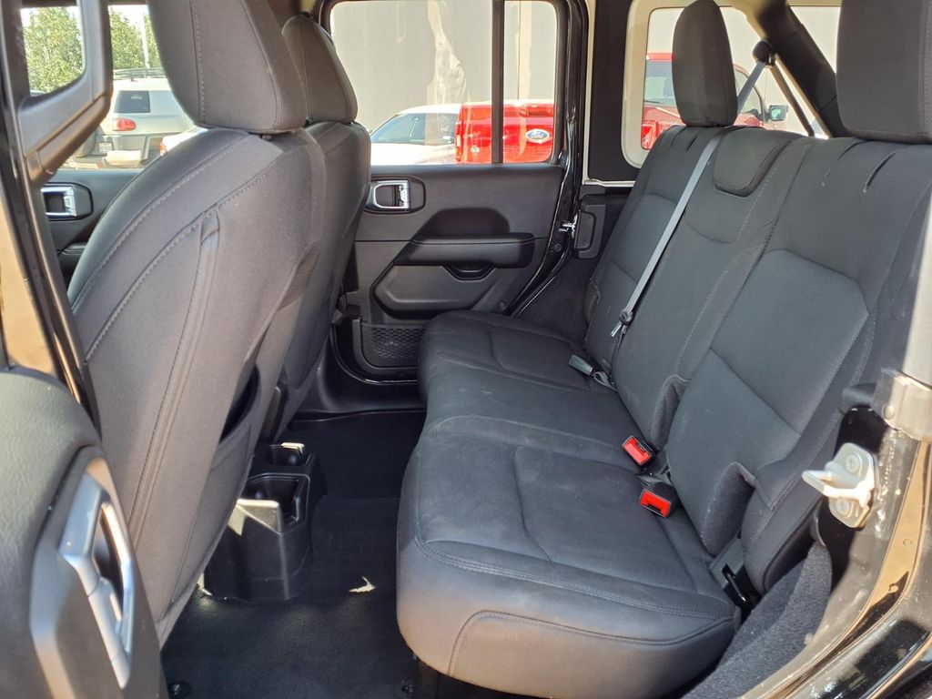 2023 Jeep Wrangler Sahara - 10
