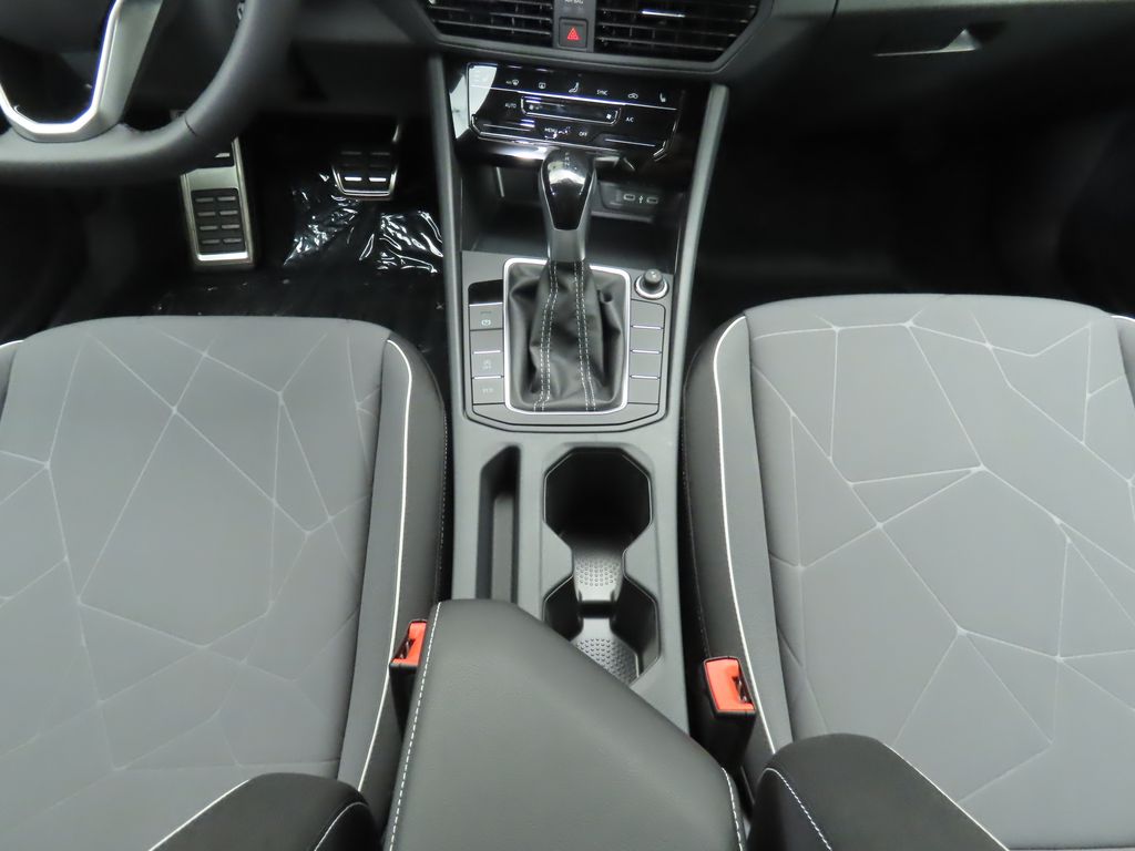 Thumbnail: 2025 Volkswagen Jetta - 16