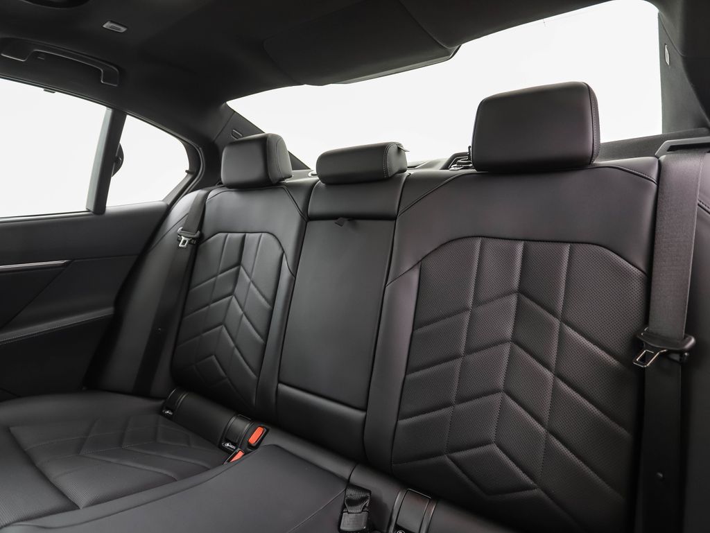 Thumbnail: 2025 BMW i5 - 23