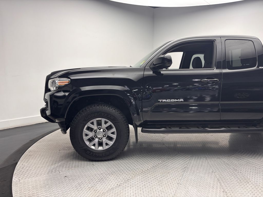 Thumbnail: 2019 Toyota Tacoma - 5