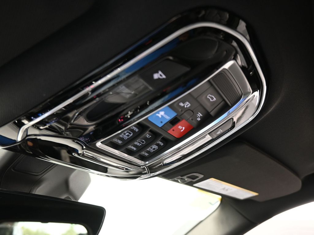 New 2025 Diamond Black Crystal Pearlcoat Jeep Overland image 37