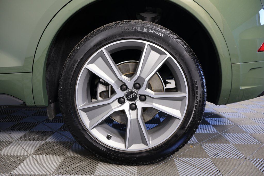 Thumbnail: 2025 Audi Q5 - 16