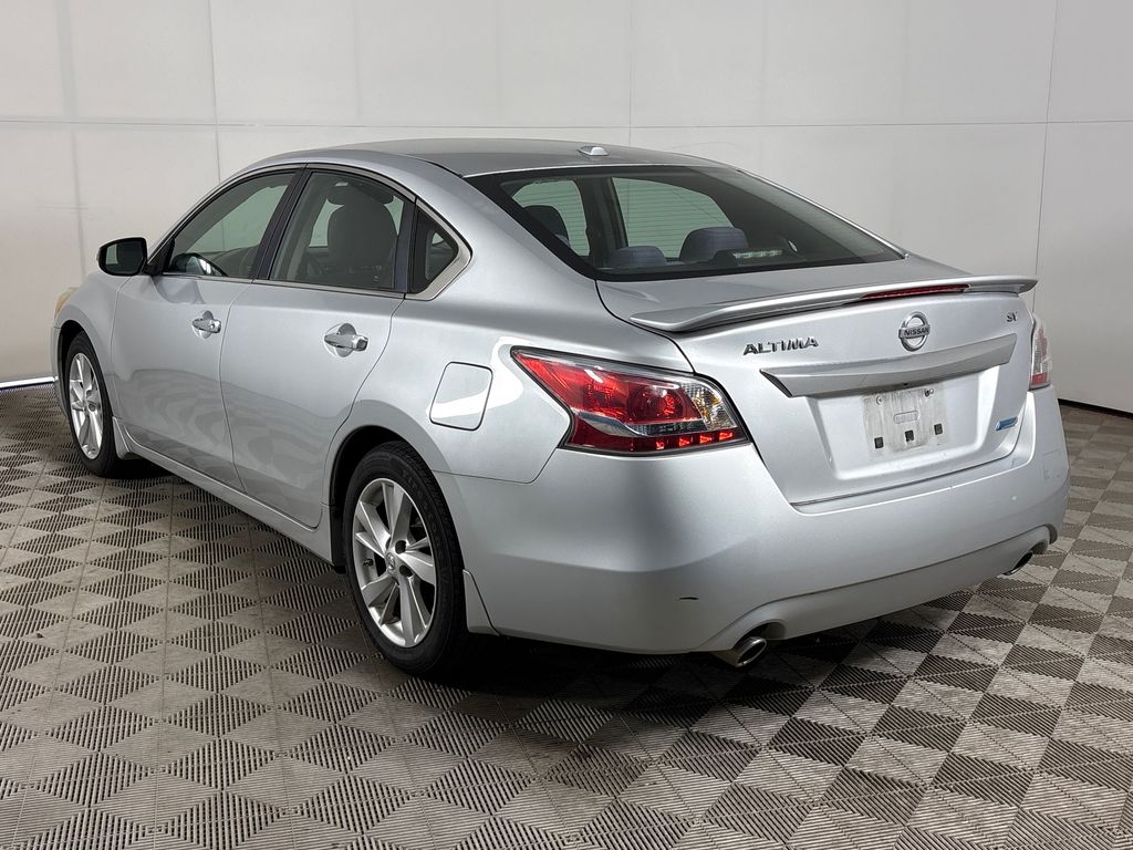 Used 2014 Silver Nissan 2.5 SV image 11