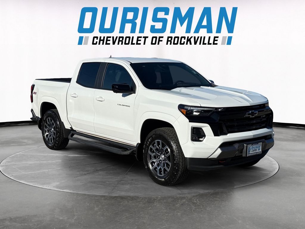 Summit White 2026 Chevrolet Colorado Pickup Truck Four-Wheel Drive 8-Speed Automatic