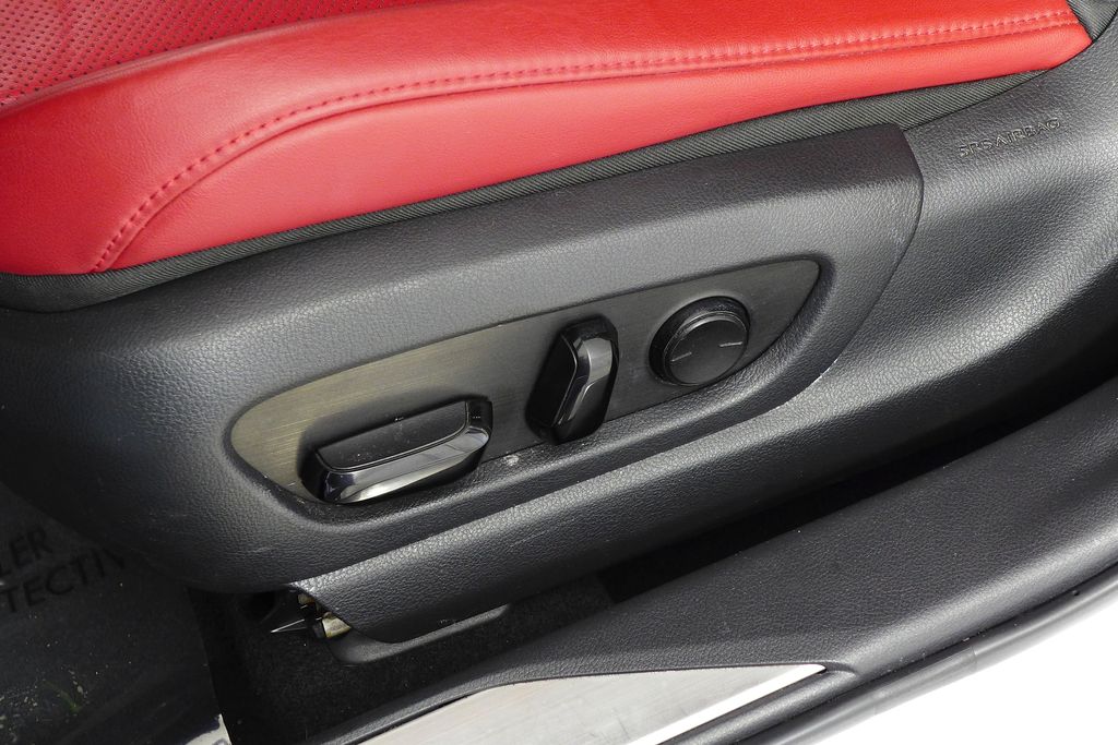 Thumbnail: 2022 Lexus UX - 22