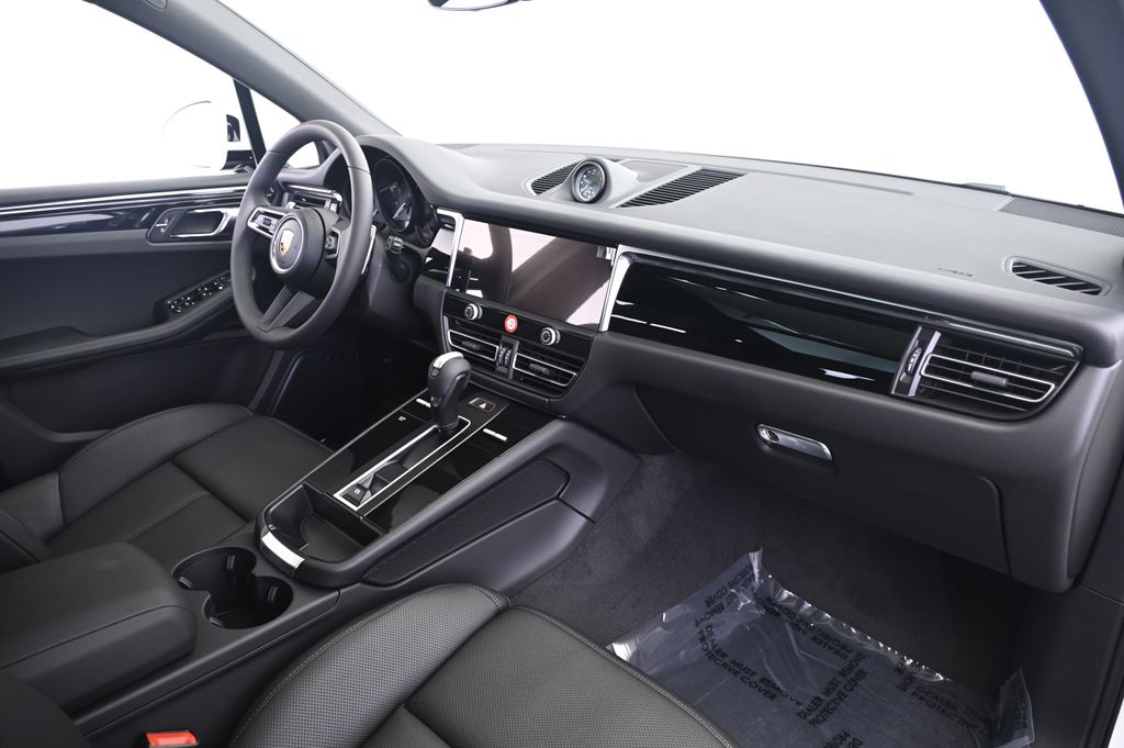 Thumbnail: 2026 Porsche Macan - 22