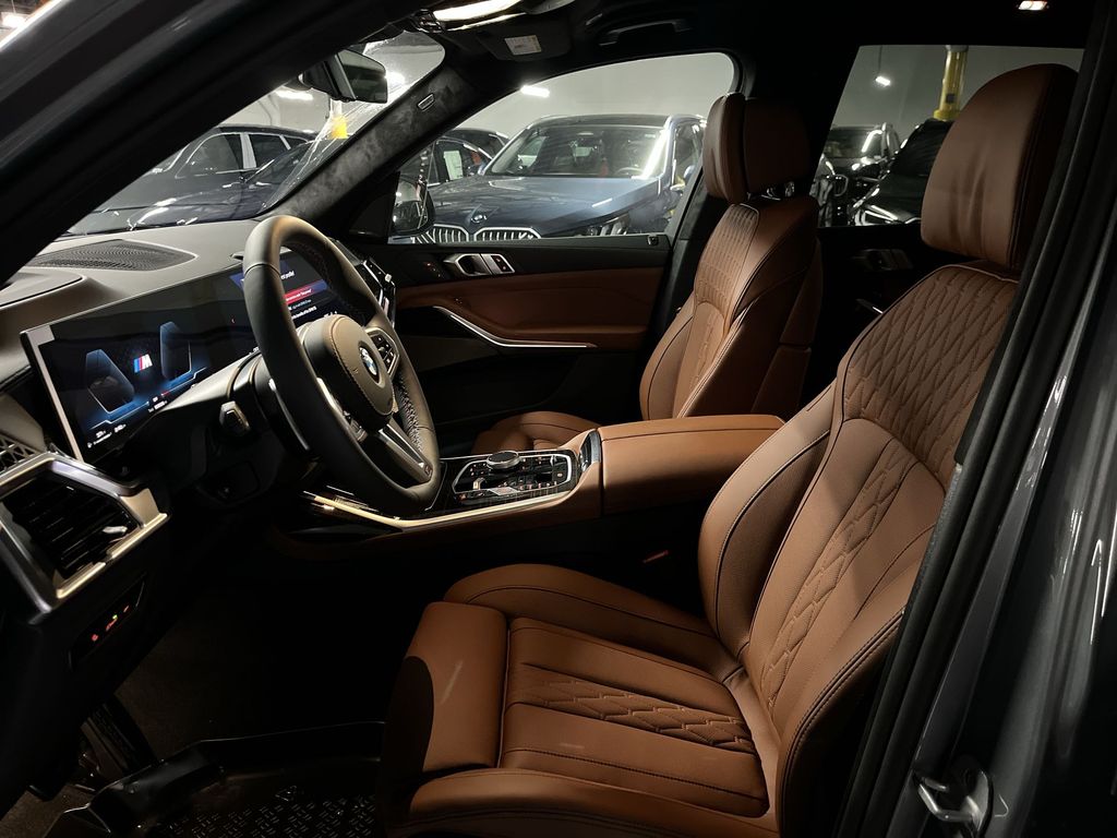 Thumbnail: 2026 BMW X7 - 11