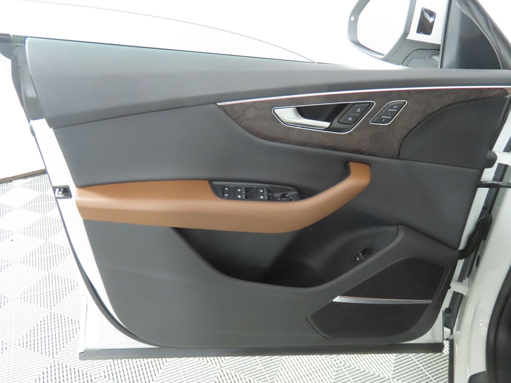 Thumbnail: 2022 Audi Q8 - 28