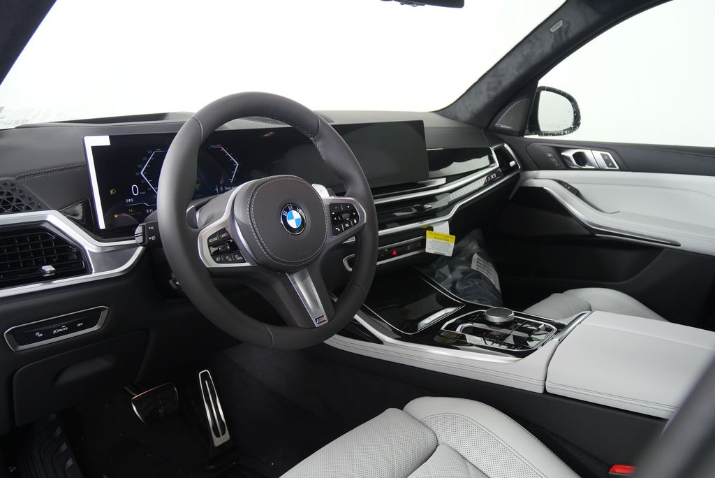 Thumbnail: 2026 BMW X7 - 12