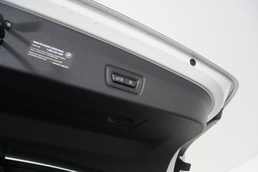 Thumbnail: 2025 BMW i4 - 18