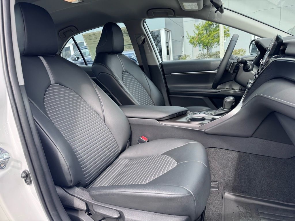 2021 Toyota Camry SE Hybrid