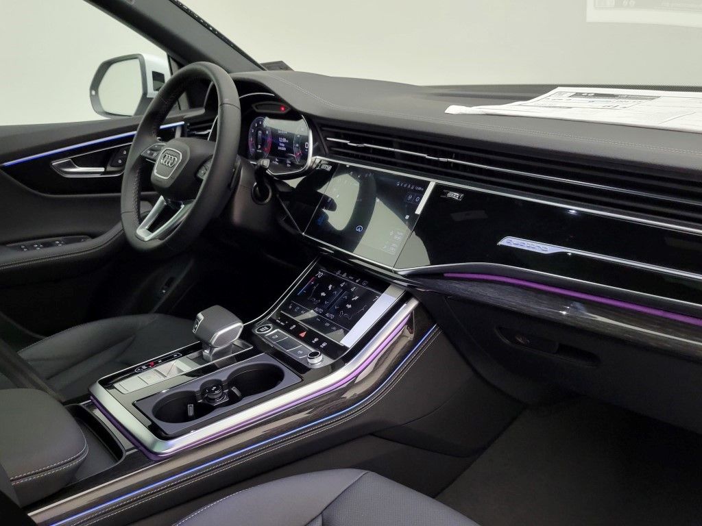 Thumbnail: 2026 Audi Q8 - 17