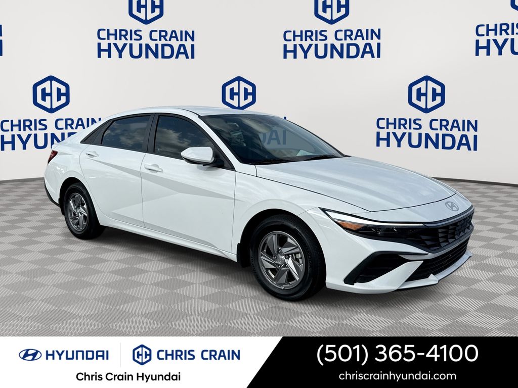 2025 Hyundai Elantra SE FWD
