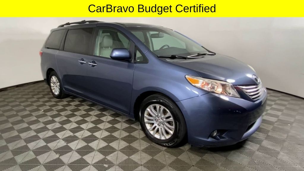 2015 Toyota Sienna XLE 2