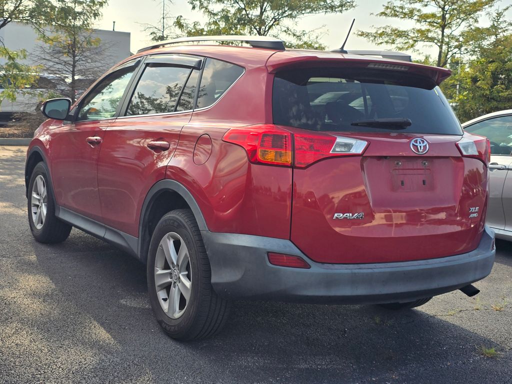 Used 2013 Red Toyota XLE image 5