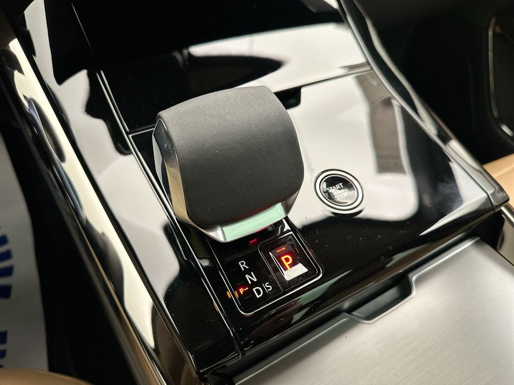 Thumbnail: 2024 Land Rover Range Rover Sport - 17