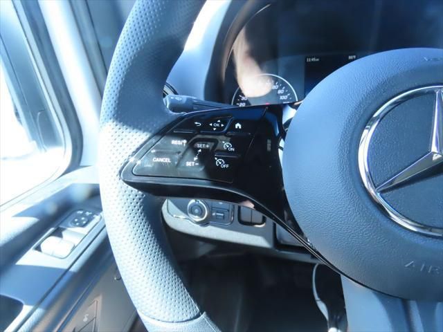 Thumbnail: 2025 Mercedes-Benz Sprinter - 12