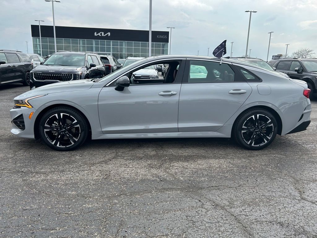 View vehicle photo 4