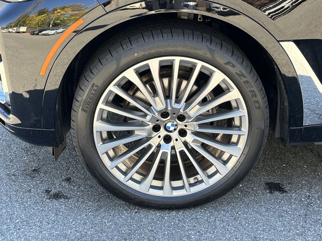 Thumbnail: 2022 BMW X7 - 10