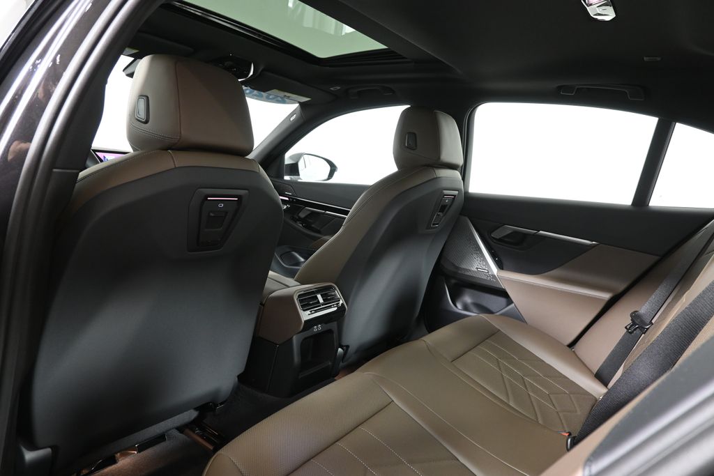 Thumbnail: 2026 BMW 5 Series - 32