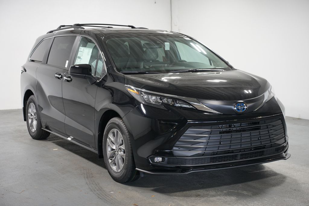 Thumbnail: 2025 Toyota Sienna - 3