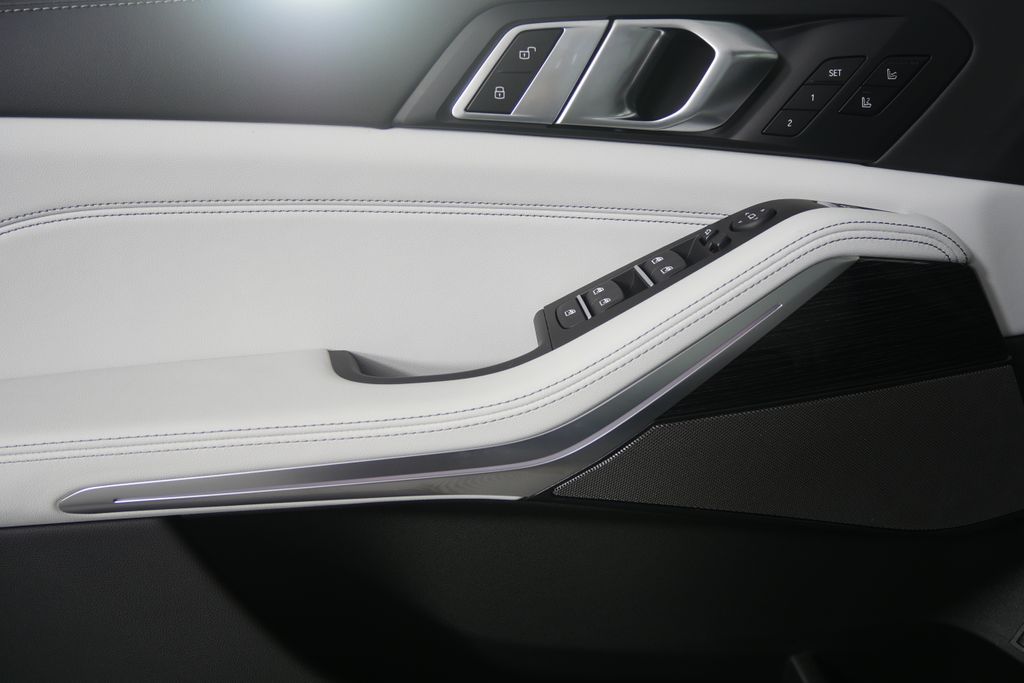 Thumbnail: 2026 BMW X5 - 8