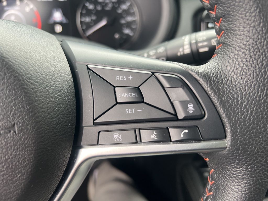 2024 Nissan Kicks SR photo