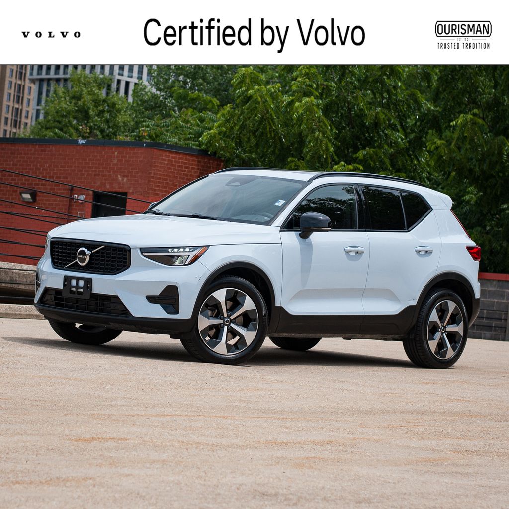 2024 Volvo XC40 B5 Core