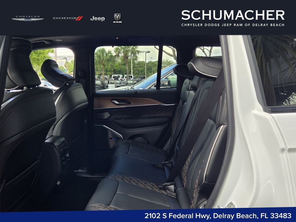 new 2025 Jeep Grand Cherokee car, priced at $65,075