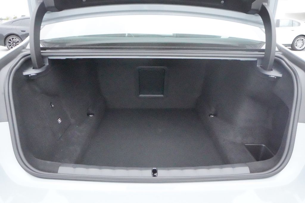 2025 BMW 7 Series 750e xDrive 21