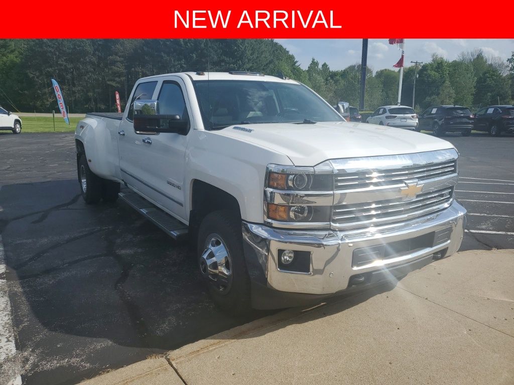 Summit White 2015 Chevrolet Silverado 3500HD Pickup Truck Four-Wheel Drive 6-Speed Automatic
