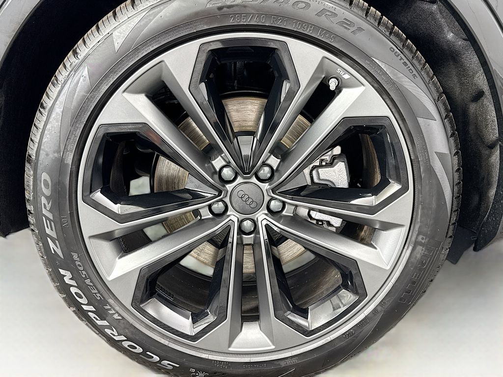 Thumbnail: 2026 Audi Q7 - 32