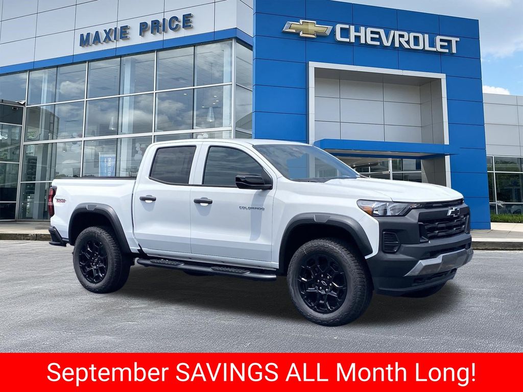Summit White 2026 Chevrolet Colorado Pickup Truck Four-Wheel Drive 8-Speed Automatic