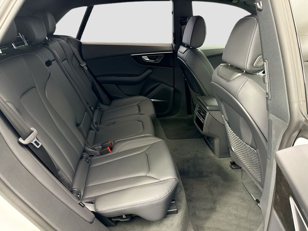 Thumbnail: 2026 Audi Q8 - 21