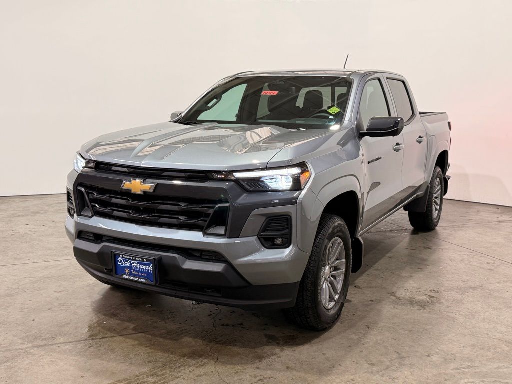 2025 Chevrolet Colorado Work Truck LT photo 2